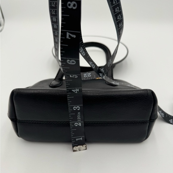 Salvatore Ferragamo Small Crossbody Bag With Signature Closure Black Leather - Picture 11 of 17